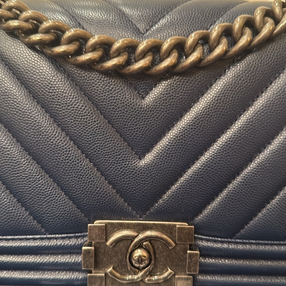 Chanel NAVY CAVIAR Boy bag with gunmetal hardware - Picture 2 of 8